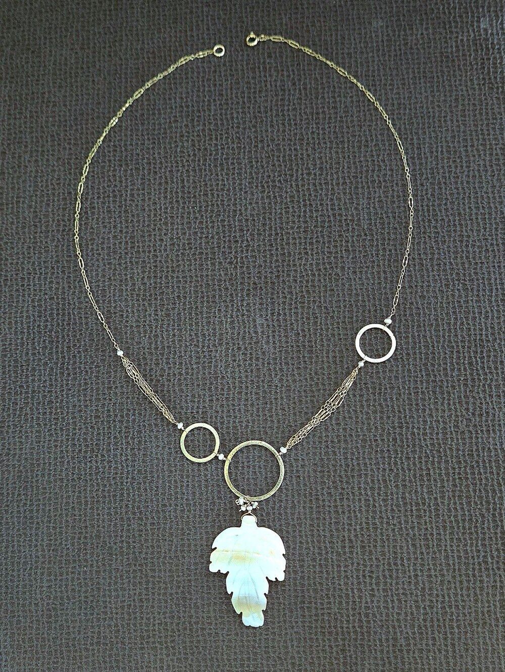 Mother of Pearl Leaf🍁 Pendant Necklace - NWOT